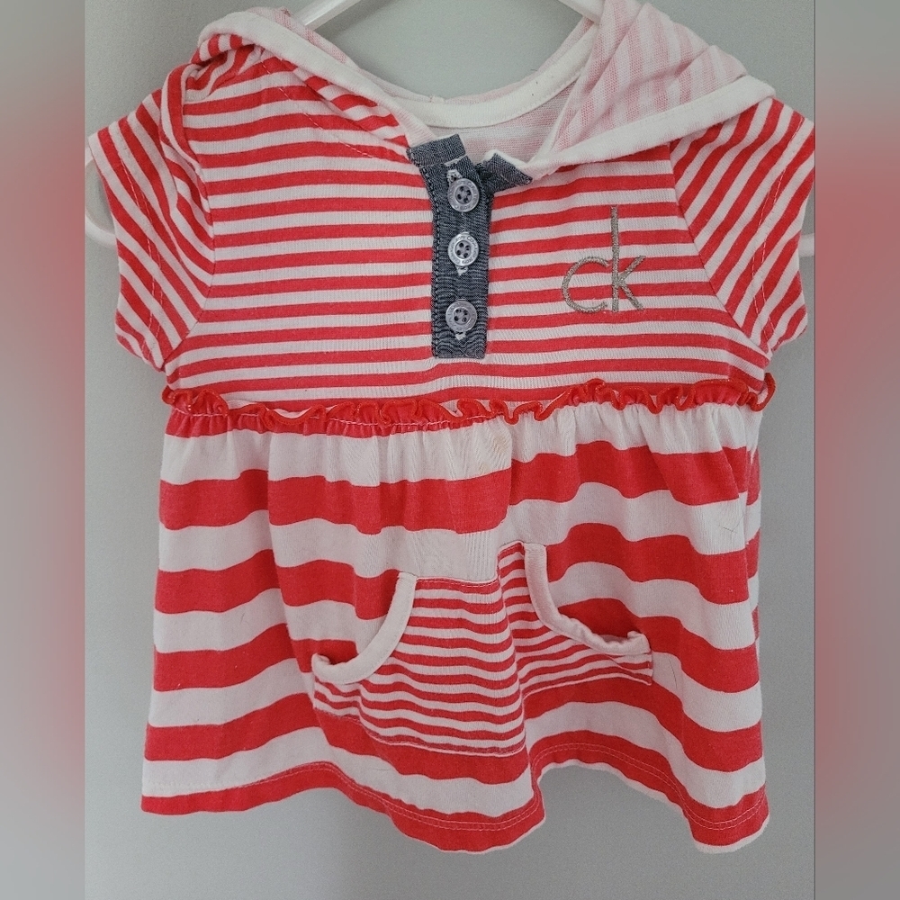 ❤️ HOST PICK ❤️ Calvin Klein 12m hooded tshirt